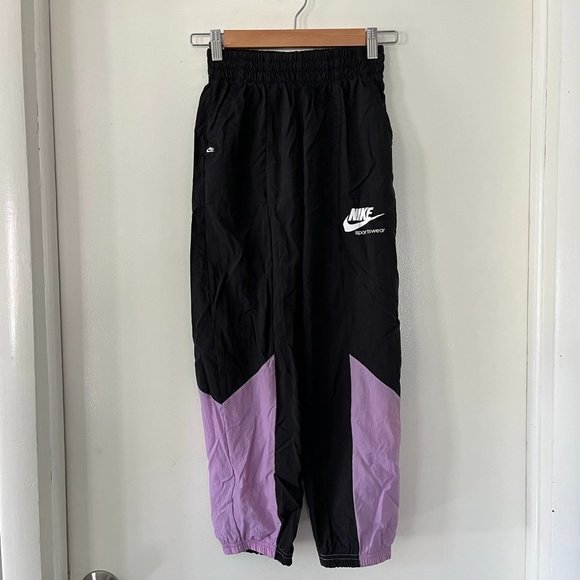 Nike Sportswear Heritage Girls Medium Woven Track Pants Black Purple - Picture 2 of 5